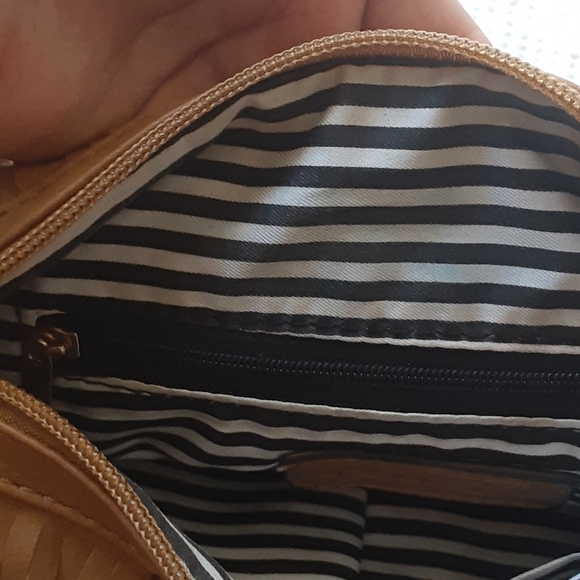 Yoki Tan Fringe Shoulder/ Crossbody Purse - Picture 5 of 8